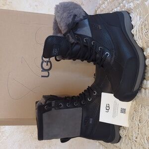 UGG NIB Adirondack Black Boots 5